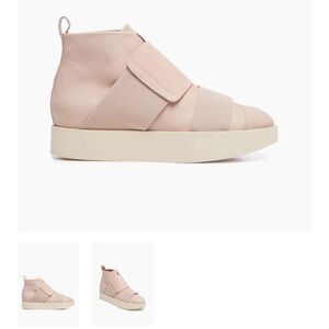 COCLICO Gel Wedge Pull-on Booties Women size 37 Bone Leather